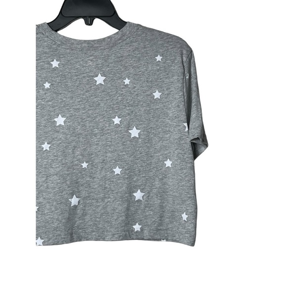 1678. COLSIE SHORT SLEEVE CROPPED TEE WITH STARS PRINT SIZE SMALL GRAY/WHITE - Picture 6 of 7